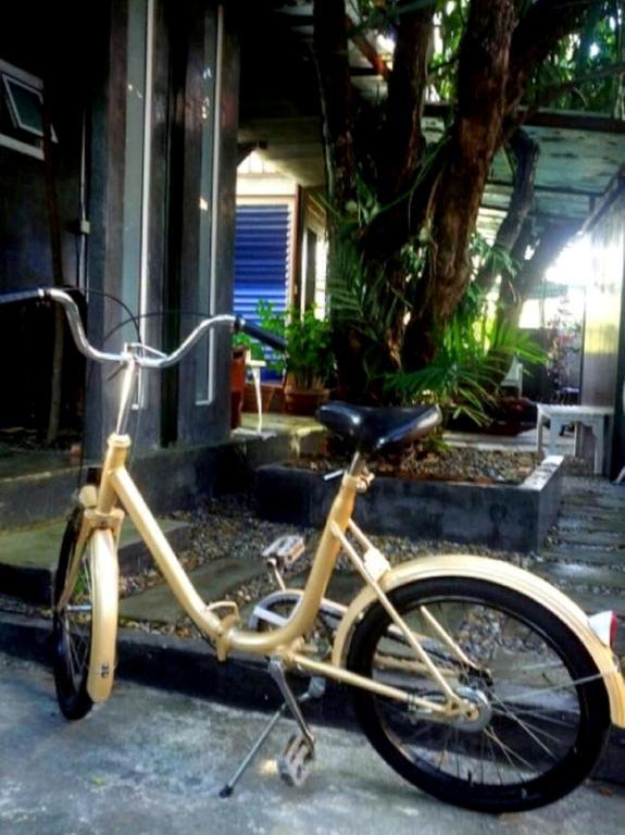 The Old Car Guesthouse Chiang Mai Exterior photo